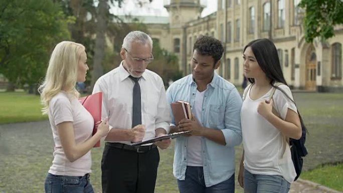 教授为多民族学生群体分配任务，教育