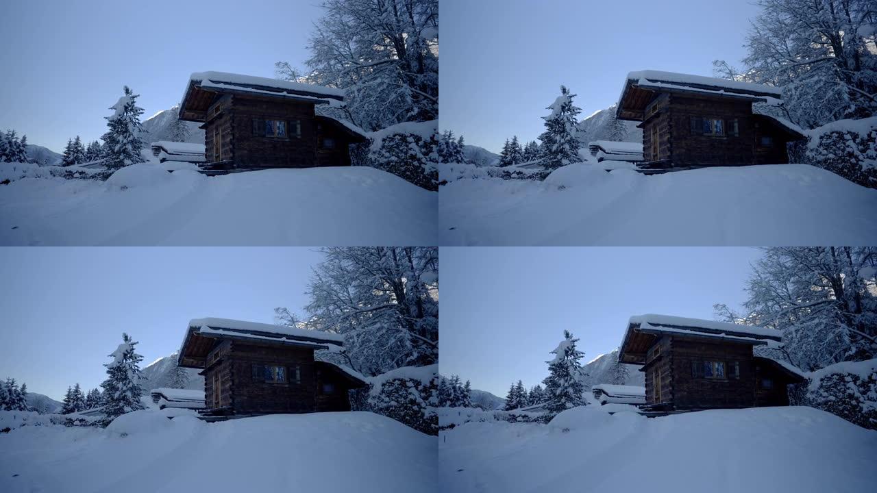 山里一个小雪覆盖的小屋的景色