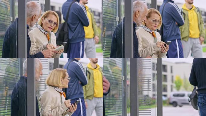 潘高级夫妇在公交车站聊天，并在公交车到达时站起来