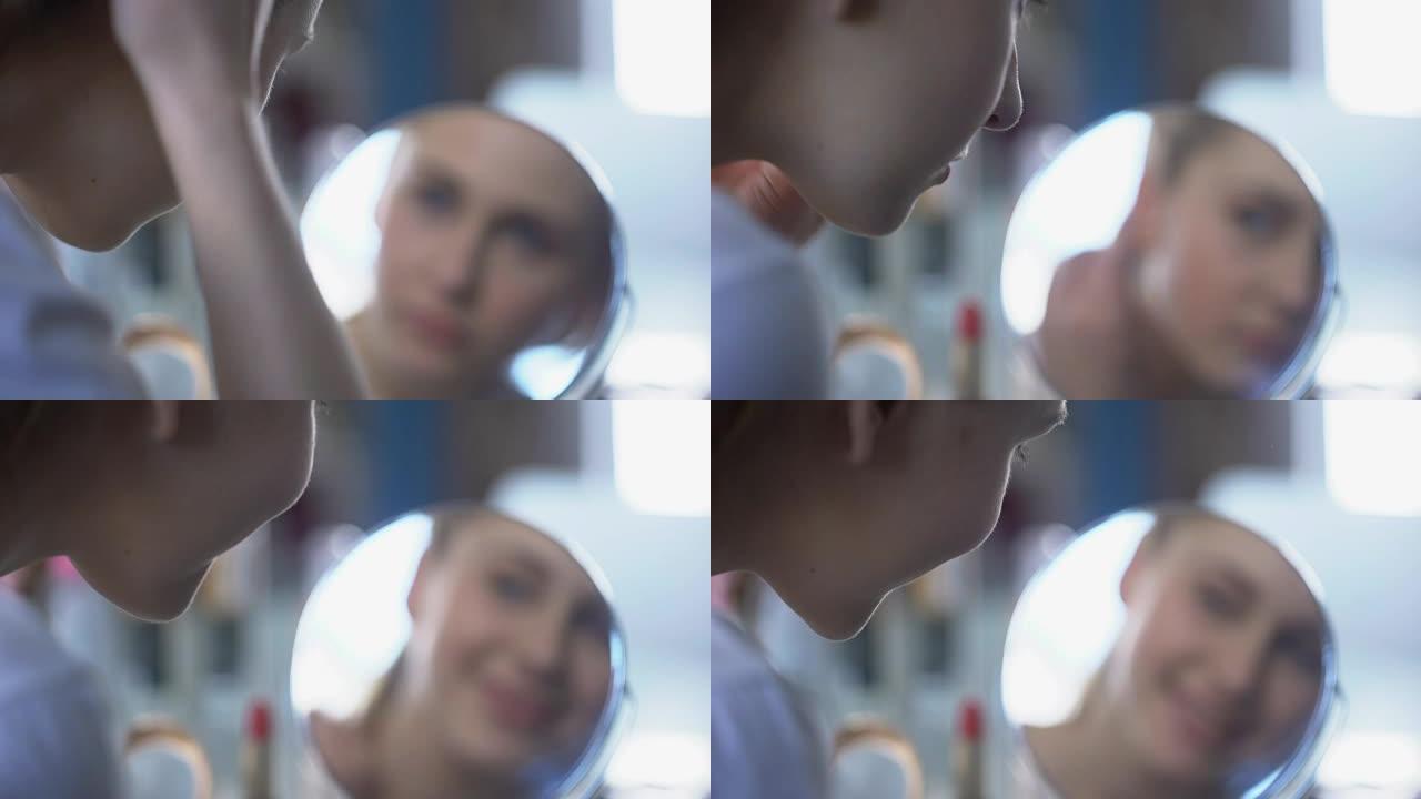 年轻女子在镜子前打扮自己，健康的面部皮肤，自我护理