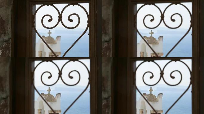 窗框上的锤子心，背后是古老的教堂十字架，爱情和婚姻