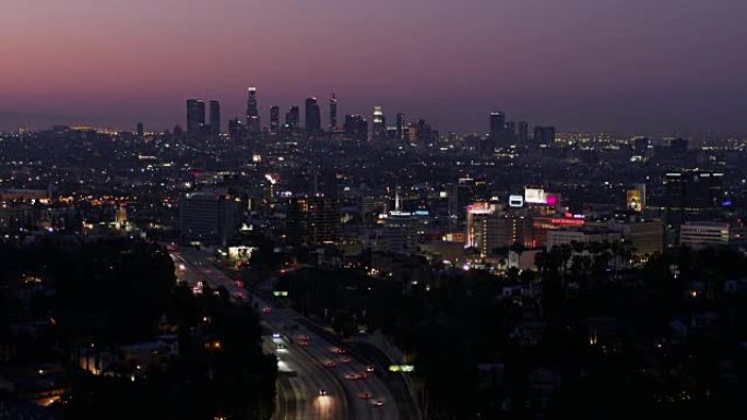 日出前洛杉矶的静态无人机拍摄-好莱坞，韩国城和市中心