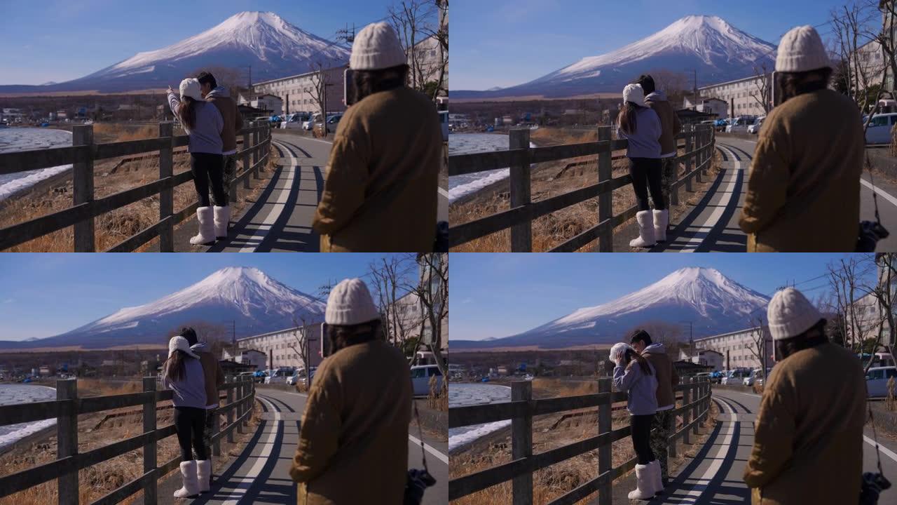 与富士山拍摄情侣照片的朋友