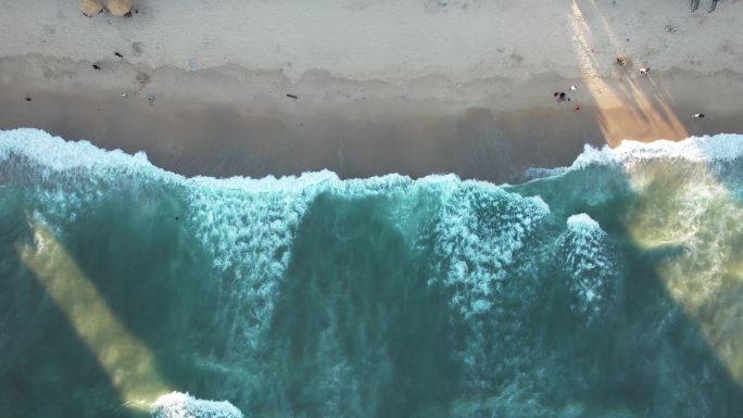 航拍海水海浪浪花海边实拍4k