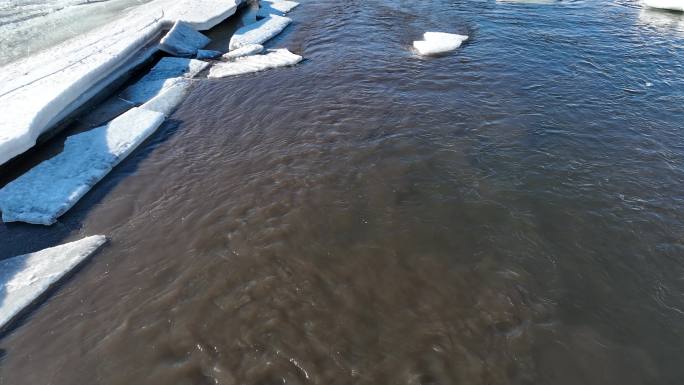 春季开河浮冰流水