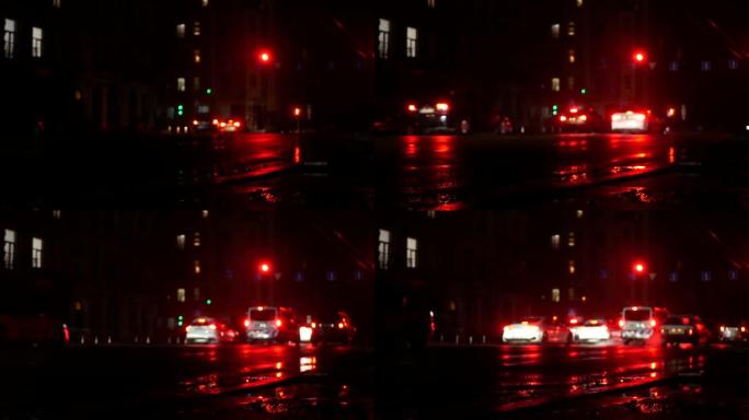 灯火管制期间，在灯火不亮的基辅，汽车停在红灯前。