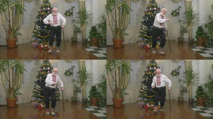穿着传统服装的可爱老人在圣诞树附近慢动作跳舞
