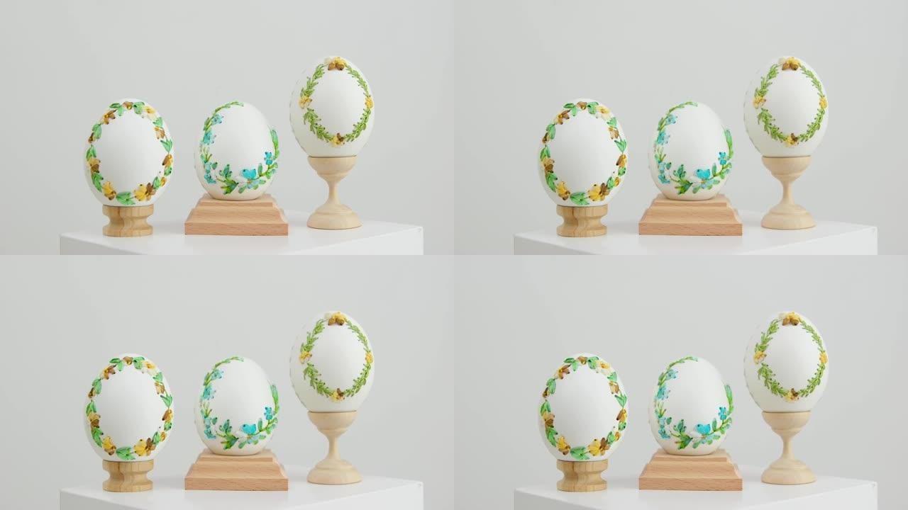 架子上的三个白色鸡蛋的特写在蛋壳上绣花丝带示例技术精美的装饰品手工制作的复活节复活节彩蛋装饰在鸡蛋上