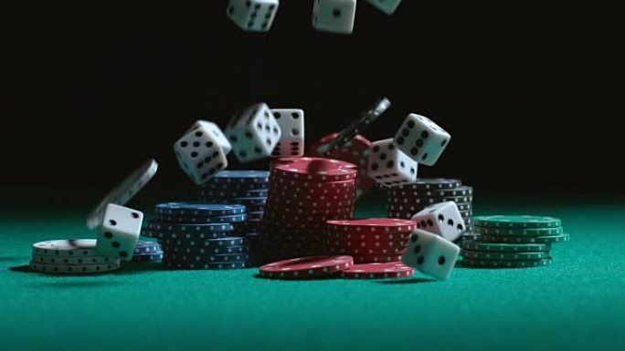 骰子和扑克筹码以慢动作落下