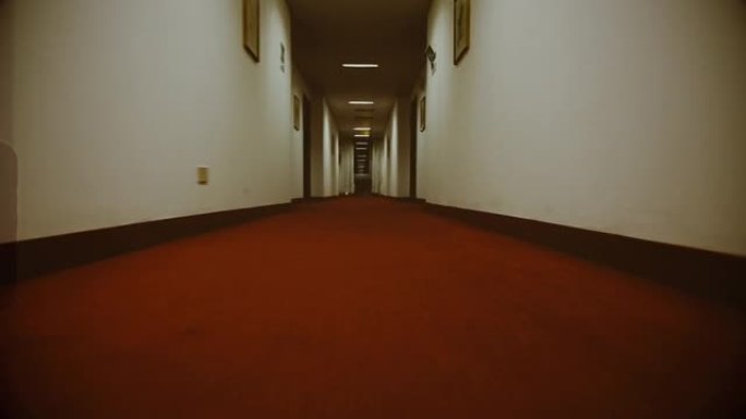 令人毛骨悚然的酒店走廊