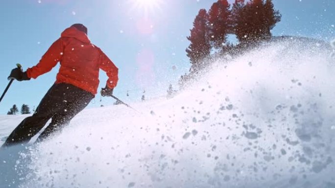 滑雪者从山上跑下来的超慢动作。