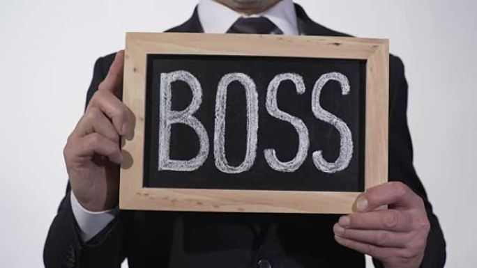 老板写在商人手中的黑板上，公司最高经理，领导者