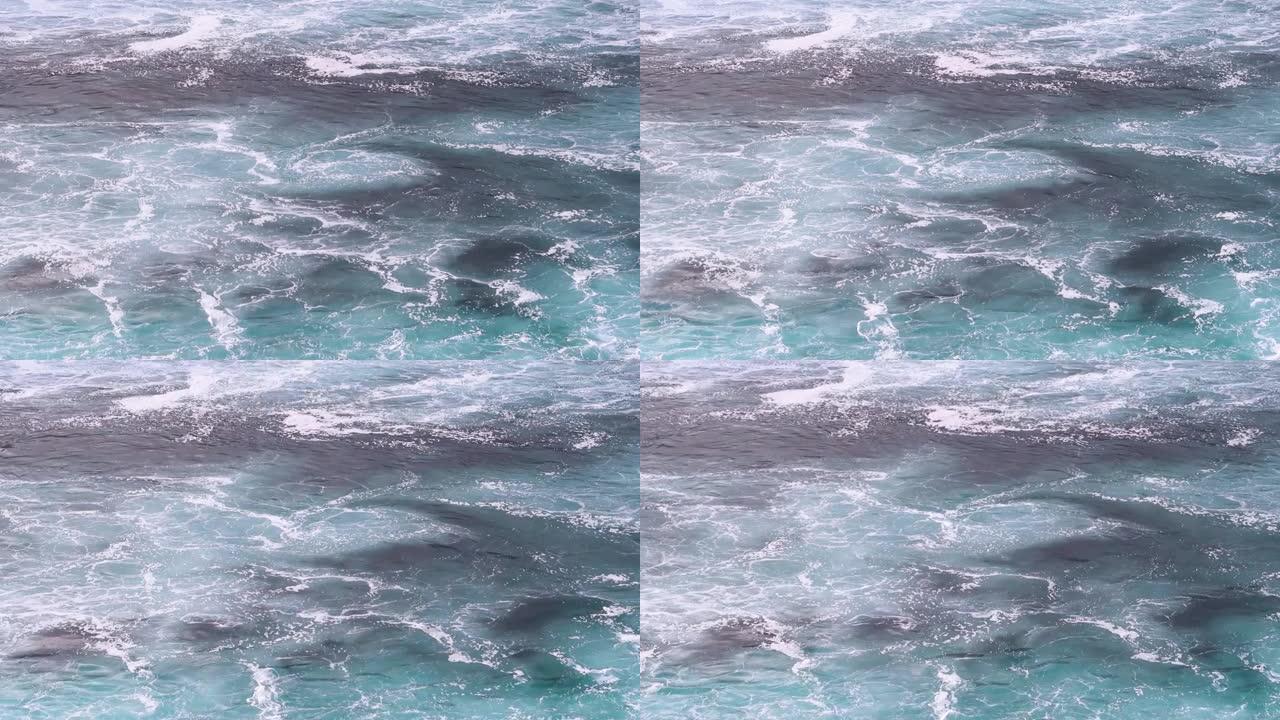 旋转的绿松石海蓝宝石海水。迷幻摘要