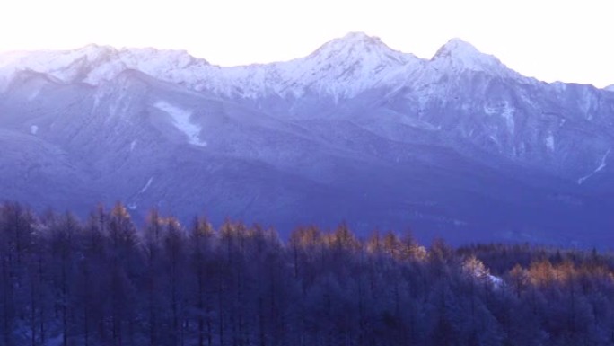 冬季早晨的Yatsugatake山脉
