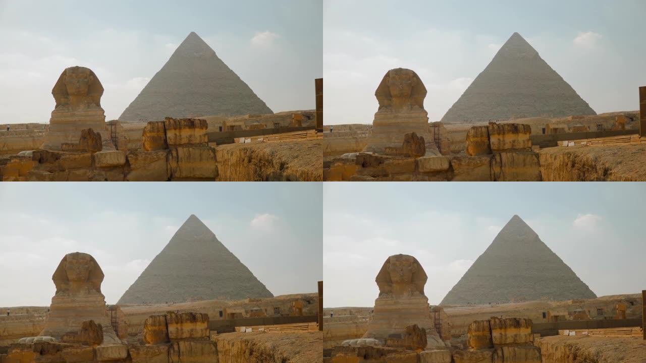 前景中有狮身人面像的吉萨金字塔视图