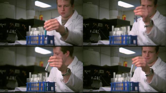 科学实验室技术员检查试管