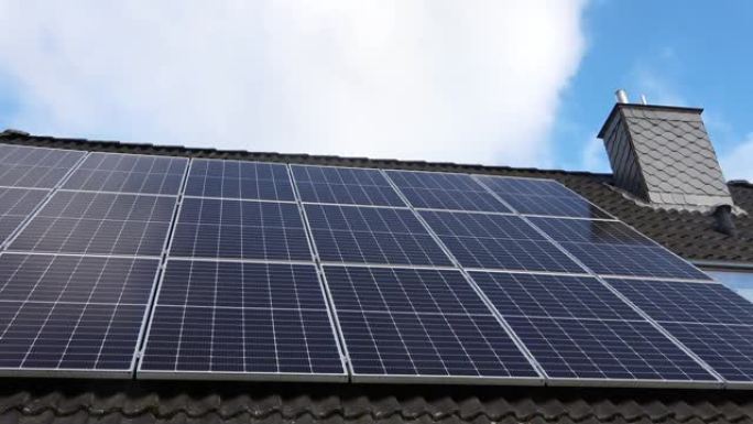 太阳能电池板在住宅屋顶上产生清洁能源的时间流逝。
