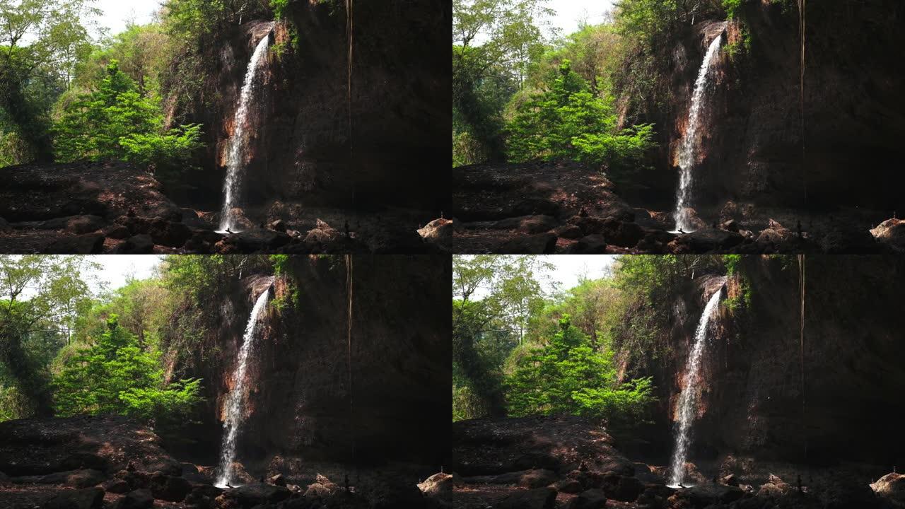 泰国考艾国家公园大森林里美丽的瀑布