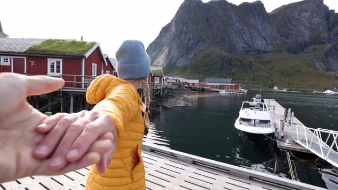 慢动作: 跟着我去挪威，手牵手的情侣，