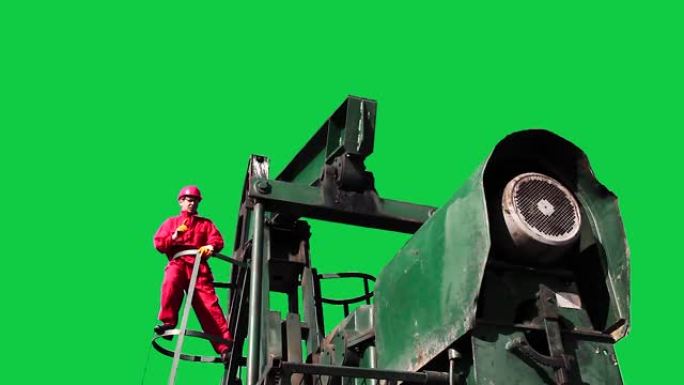 绿屏背景上的油井泵千斤顶和石油工人