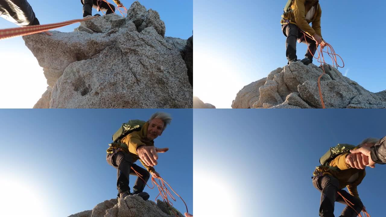 男性登山者为同伴提供帮助的中观