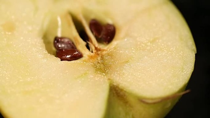 令人垂涎的多汁苹果富含铁和维生素，健康营养食品