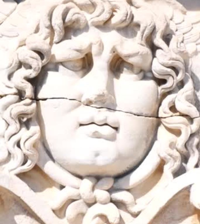 迪迪姆·阿波隆神庙的美杜莎浮雕