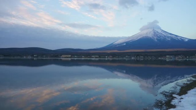 山中湖富士山的平移镜头