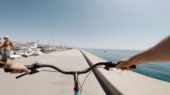 POV自行车骑行在巴塞罗那，加泰罗尼亚，西班牙