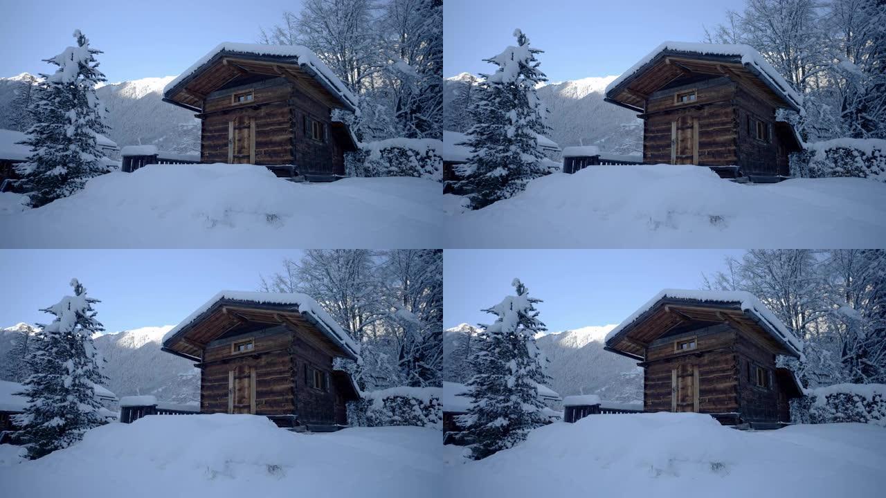 山里一个小雪覆盖的小屋的景色