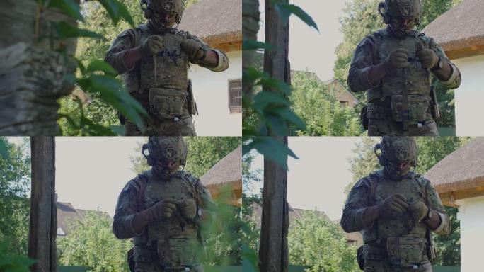 面目全非的男性士兵在准备参加军事演习或战斗时戴着防护头盔，脸上盖着迷彩巴拉克拉瓦面具，系着腰带。乌俄