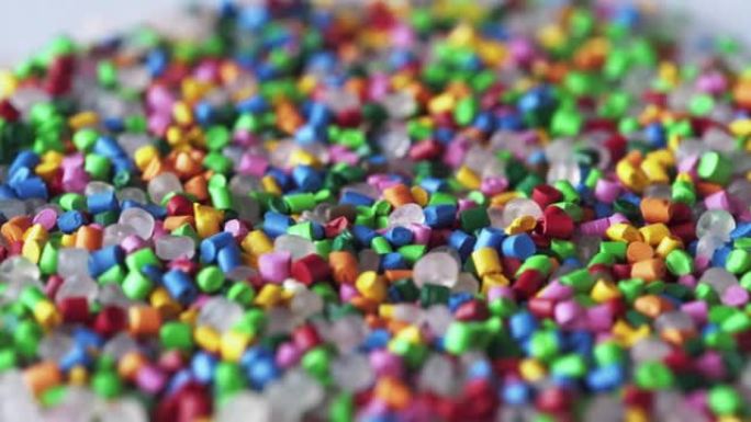 多色塑料颗粒。聚合物颗粒。聚合染料。着色剂颗粒。
