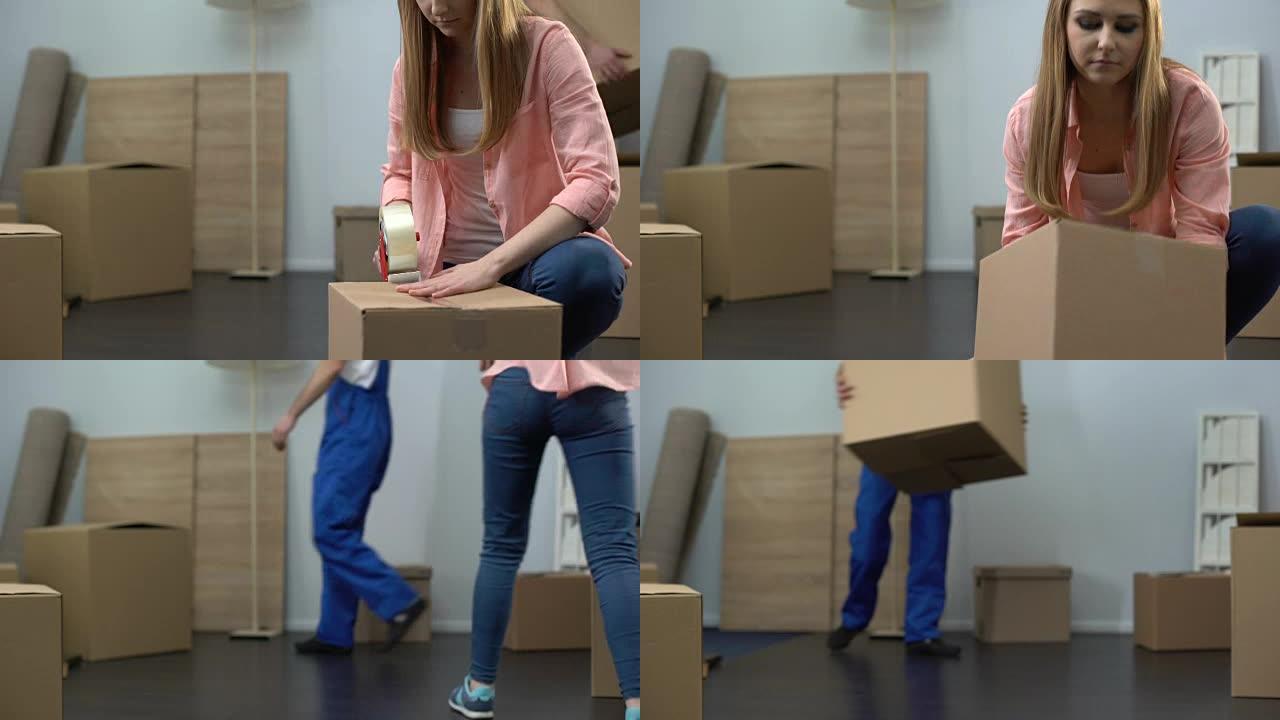 女士把东西装在盒子里，把公司的工作人员搬行李，搬出去