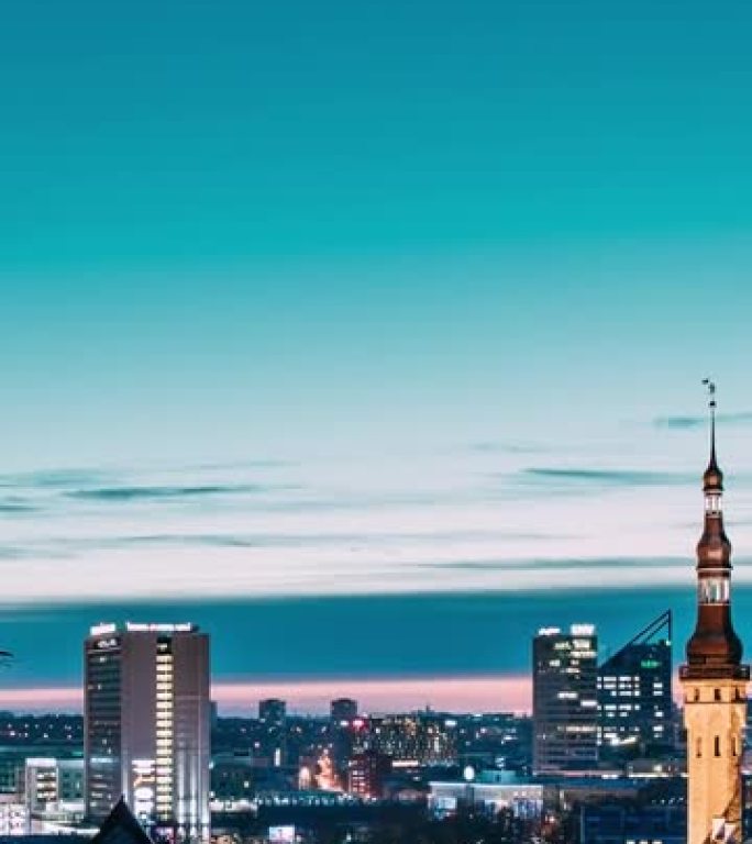 欧洲爱沙尼亚塔林。垂直镜头时间流逝城市景观的时间流逝。从夜晚过渡到早晨日出。老城区和现代城市。著名地