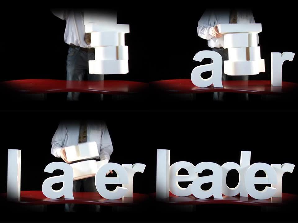 泡沫字母中的领导者词