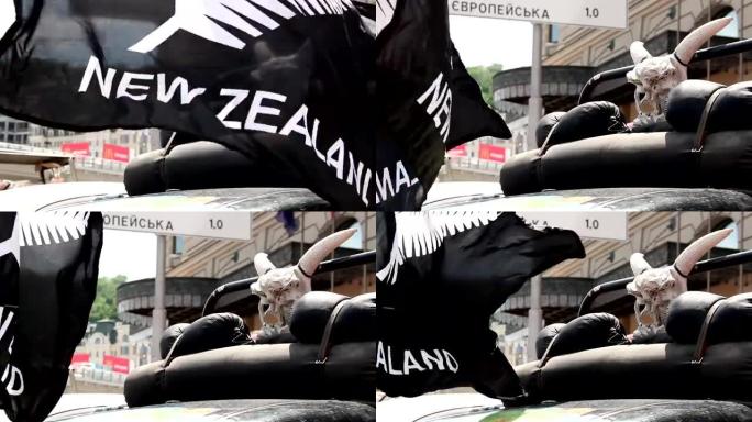开顶复古复古车，黑新西兰旗，风