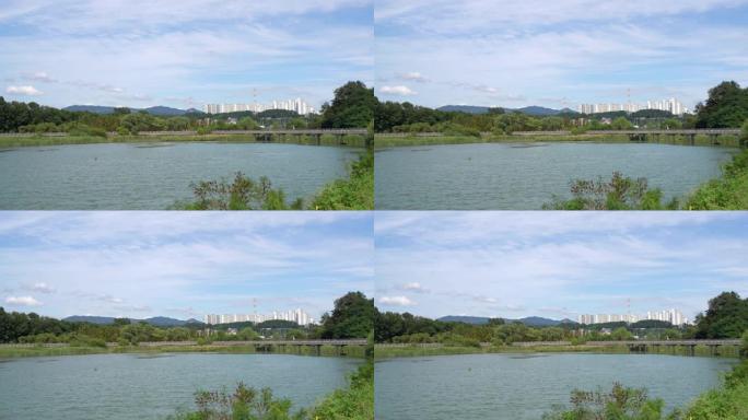 韩国宇旺的望松湖和公寓楼