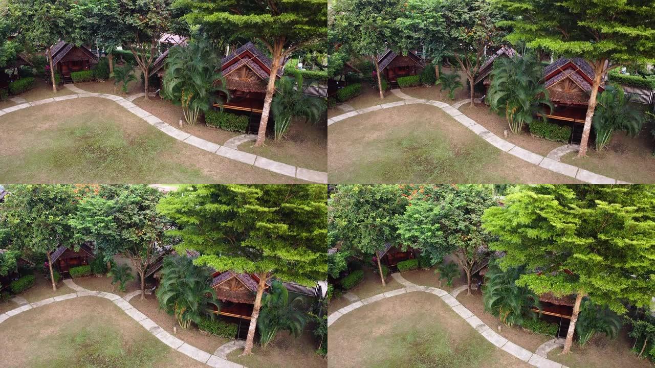 空中: 泰国排村外的泰国树屋。