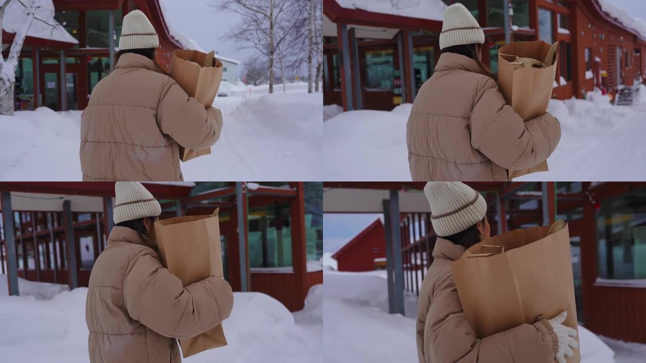 冬季女性携带购物袋