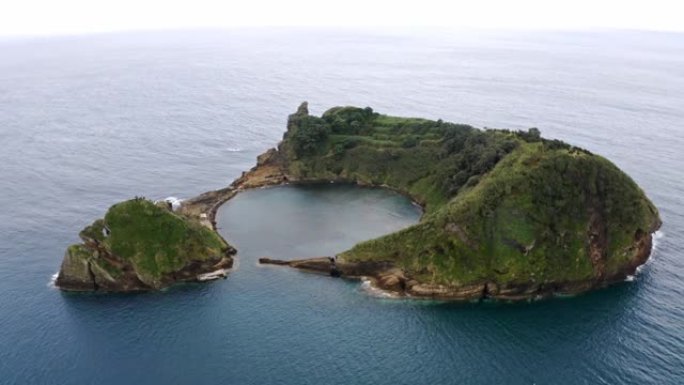 亚速尔群岛Vila Franca do Campo Islet的小岛，鸟瞰图。