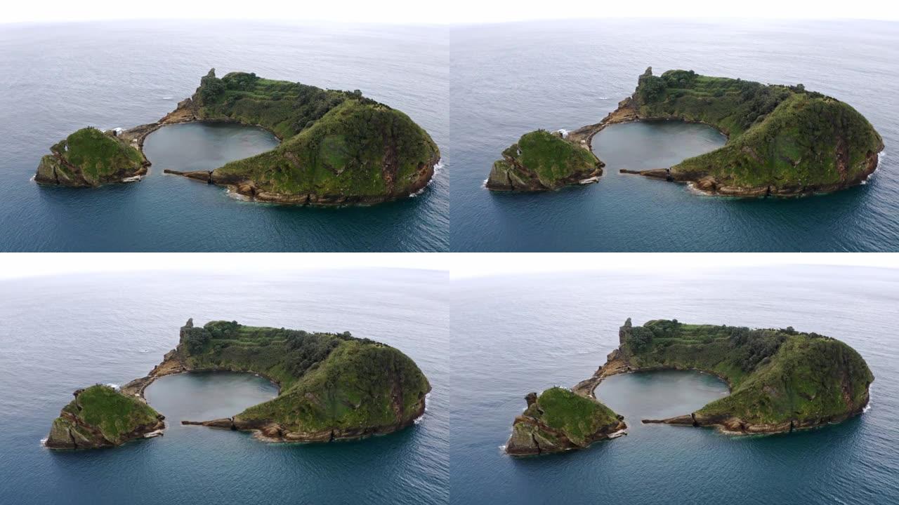 亚速尔群岛Vila Franca do Campo Islet的小岛，鸟瞰图。