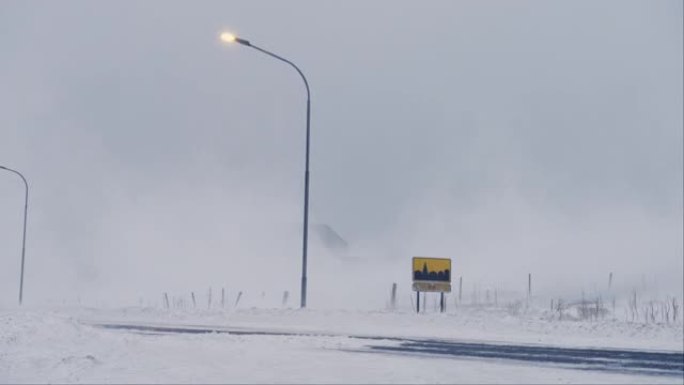 冰岛维克的路灯和路标