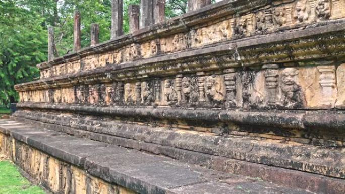 斯里兰卡Polonnaruwa古代Coucil室的基础浮雕风格的石雕