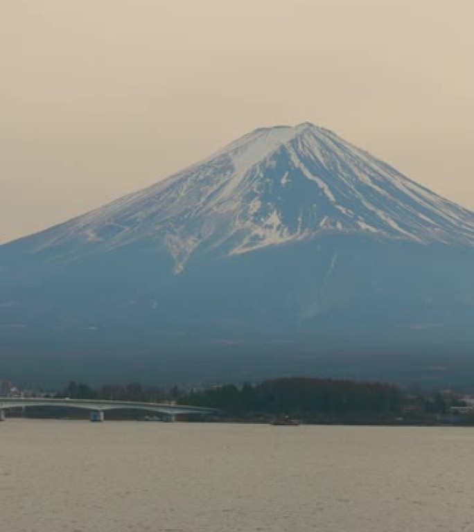 富士山景观的平移镜头