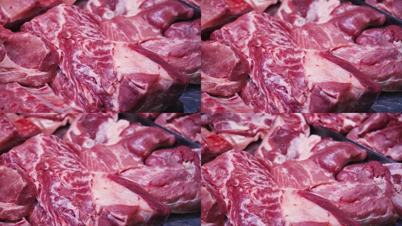 肉店。超市里有多种肉类产品可供选择。陈列柜里的鲜肉。陈列柜里的新鲜生肉。