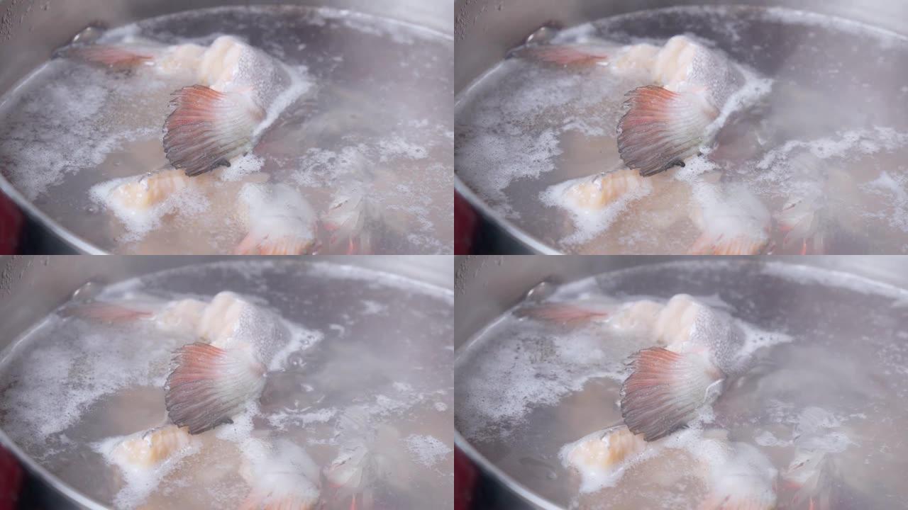 煮鱼汤鱼汤，鳟鱼，开水特写。选择性聚焦