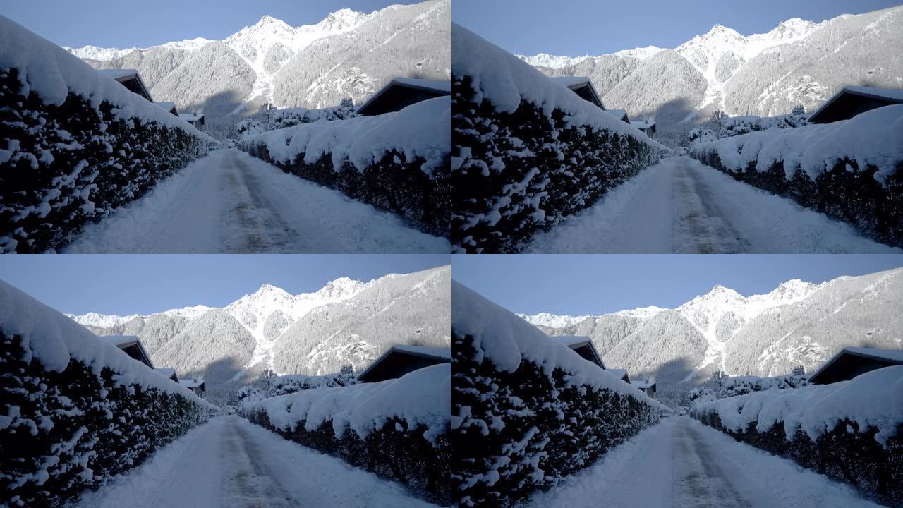 通往山区村庄的雪道景观