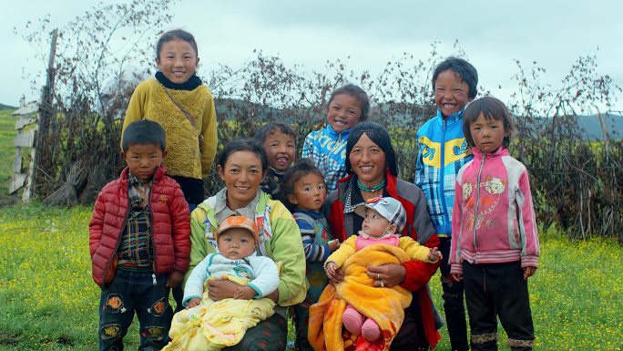 【4k】藏族牧民群众笑脸