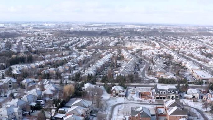 加拿大伍德布里奇卢瑟福路和伊斯灵顿大道冻雨后的冬季鸟瞰图