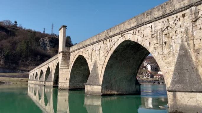 德里纳河上的旧石桥，Mehmed Pasha Sokolovic的作品